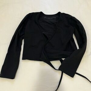 New live the process wrap top